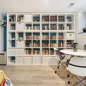 Apartment An Independent Beach Retreat Steps From The Lake And Right In The City
