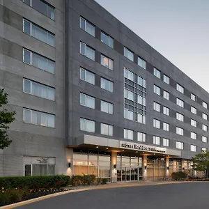 **** Hotel By Marriott Montreal Airport Canada